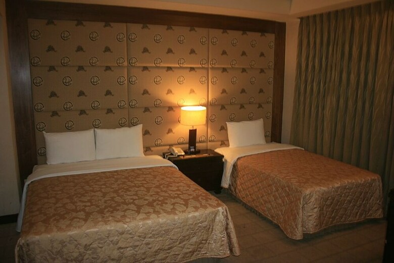 Warm Life Hotel