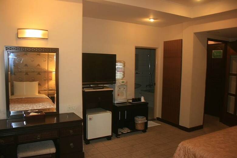 Warm Life Hotel