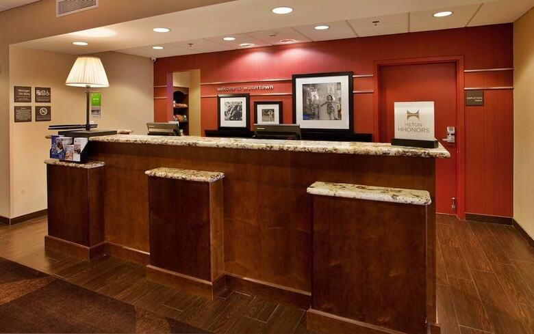 Hotel Hampton Inn And Suites Watertown