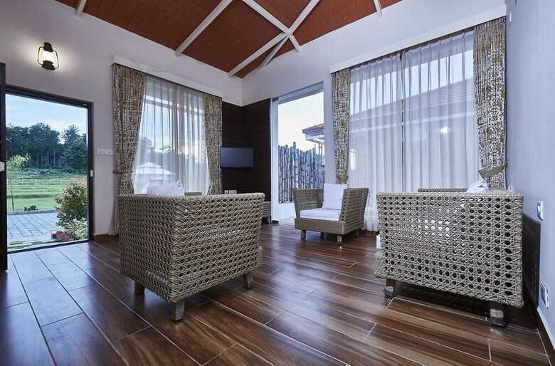 Hotel Sixth Element