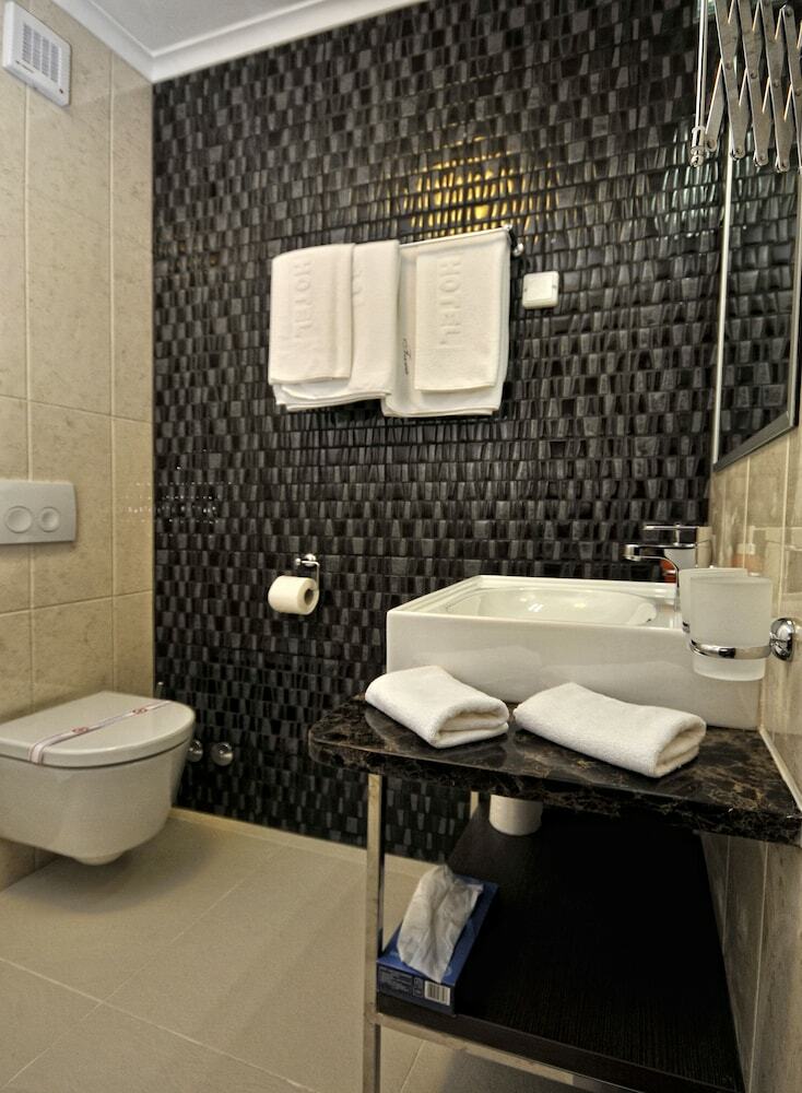 Tara Hotel