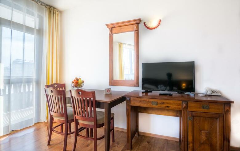 Elegant Lodge Hotel