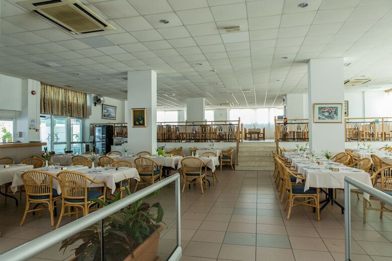 Hotel Kapetanios Bay