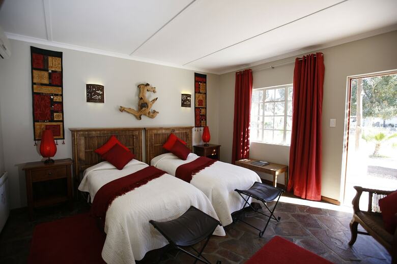 Posada Inverdoorn Private Game Reserve