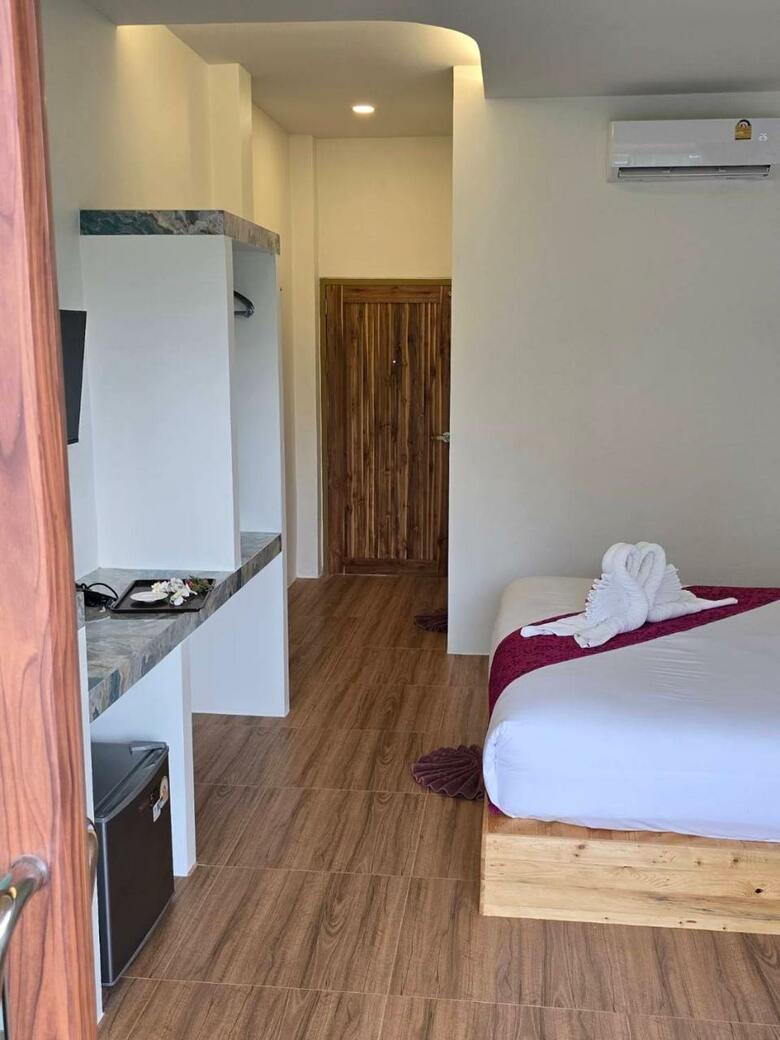 Hotel Baannai Lakeview Resort