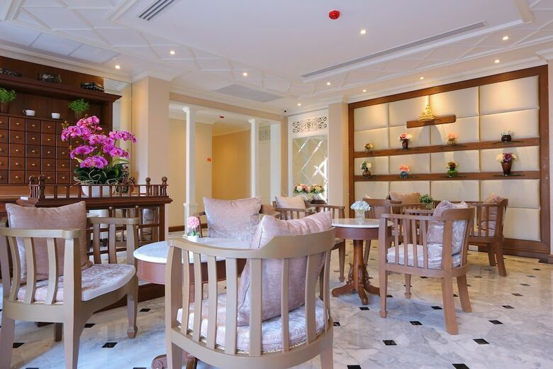 Hotel Hiranyakul  House