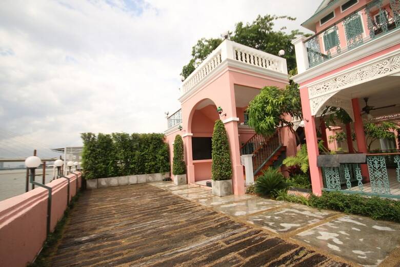 Hotel Hiranyakul  House