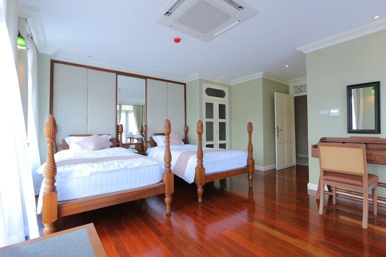 Hotel Hiranyakul  House
