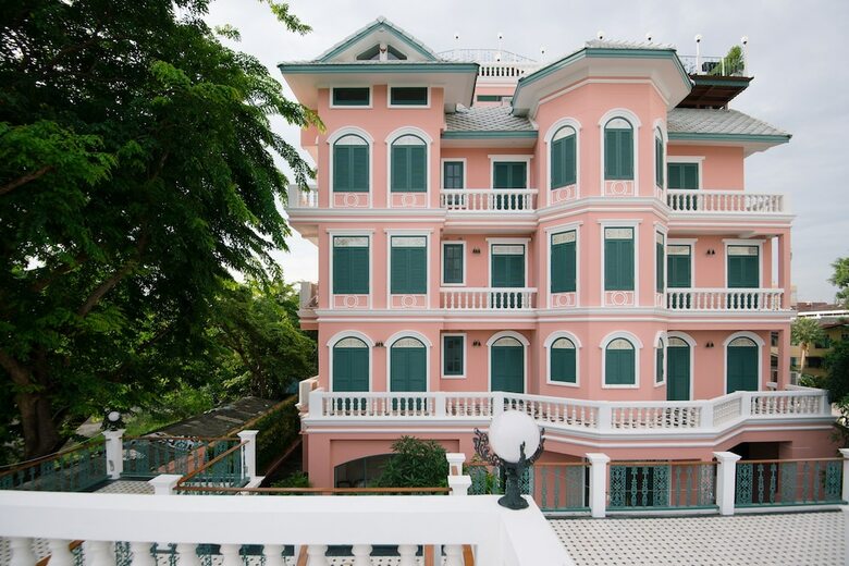 Hotel Hiranyakul  House