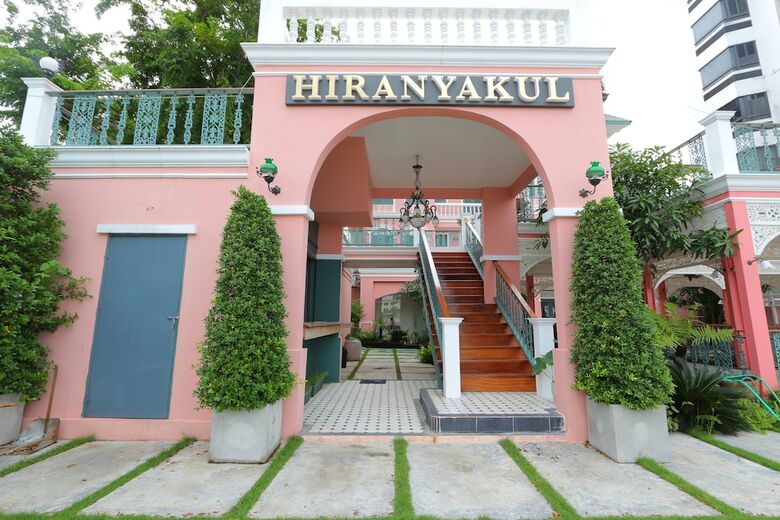 Hotel Hiranyakul  House