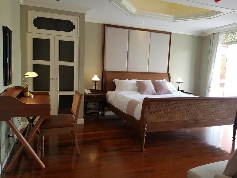 Hotel Hiranyakul  House