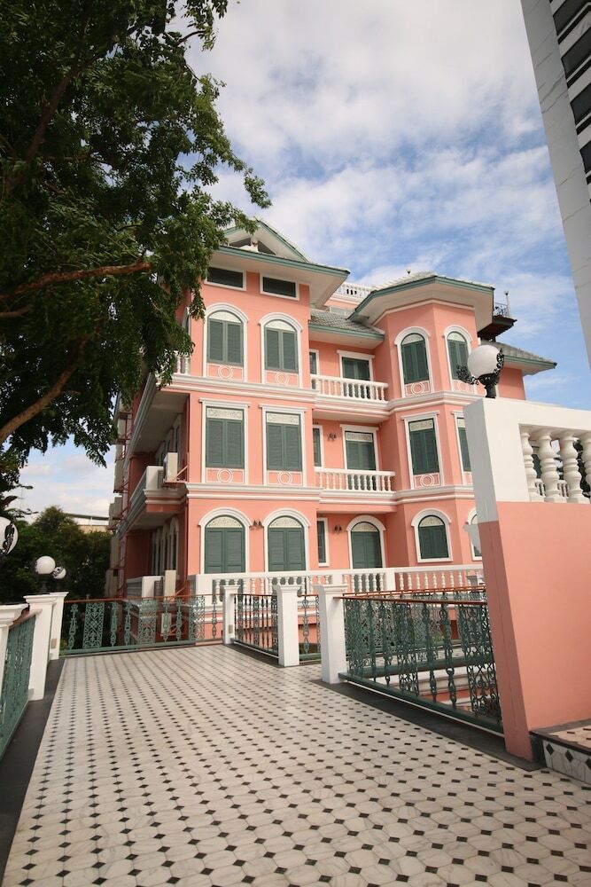 Hotel Hiranyakul  House