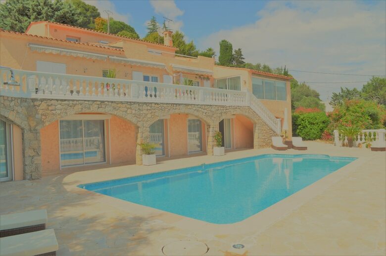 Villa La Terre Des Lauriers B&B