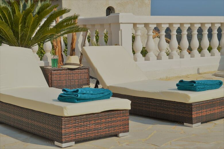 Villa La Terre Des Lauriers B&B