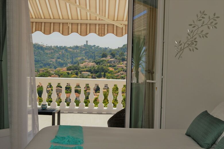 Villa La Terre Des Lauriers B&B