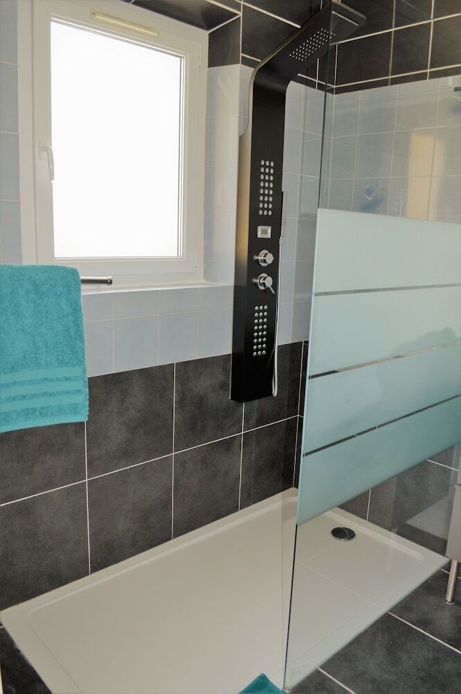 Villa La Terre Des Lauriers B&B