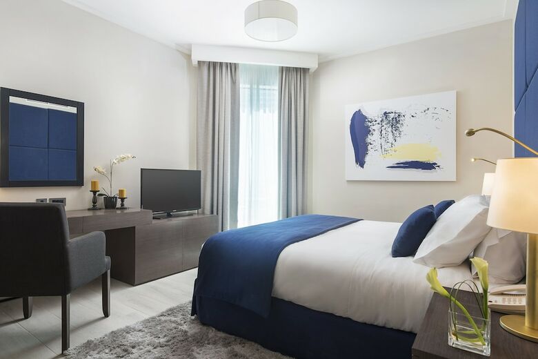Aparthotel Centara West Bay Residences & Suites