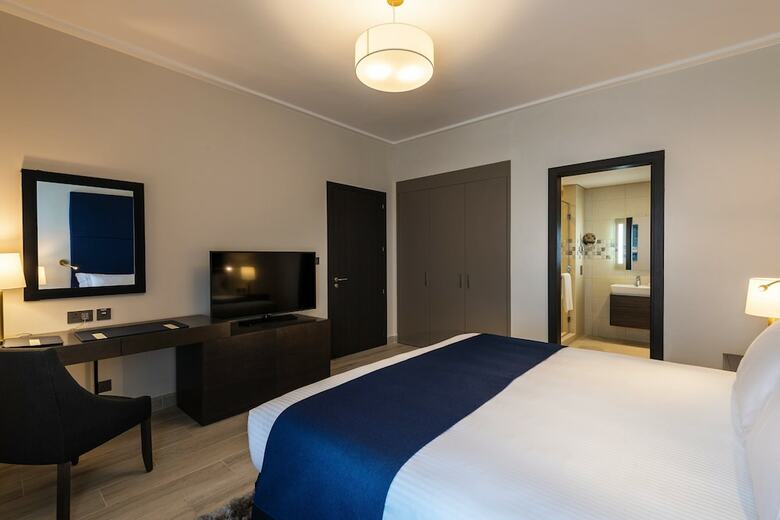 Aparthotel Centara West Bay Residences & Suites