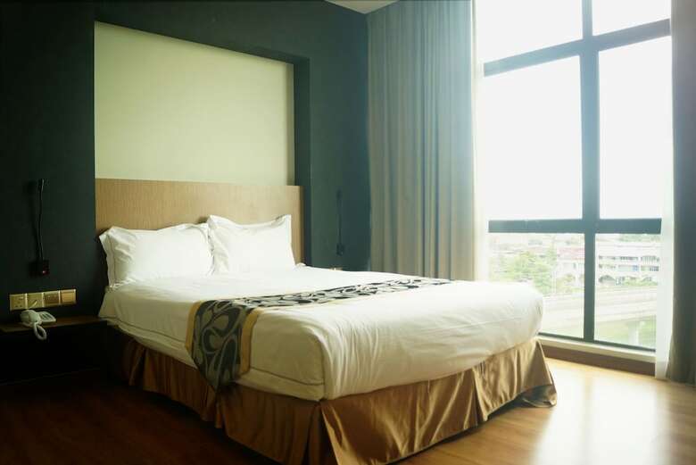 Roxy Hotel And Apartments