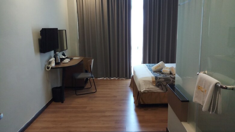 Roxy Hotel And Apartments