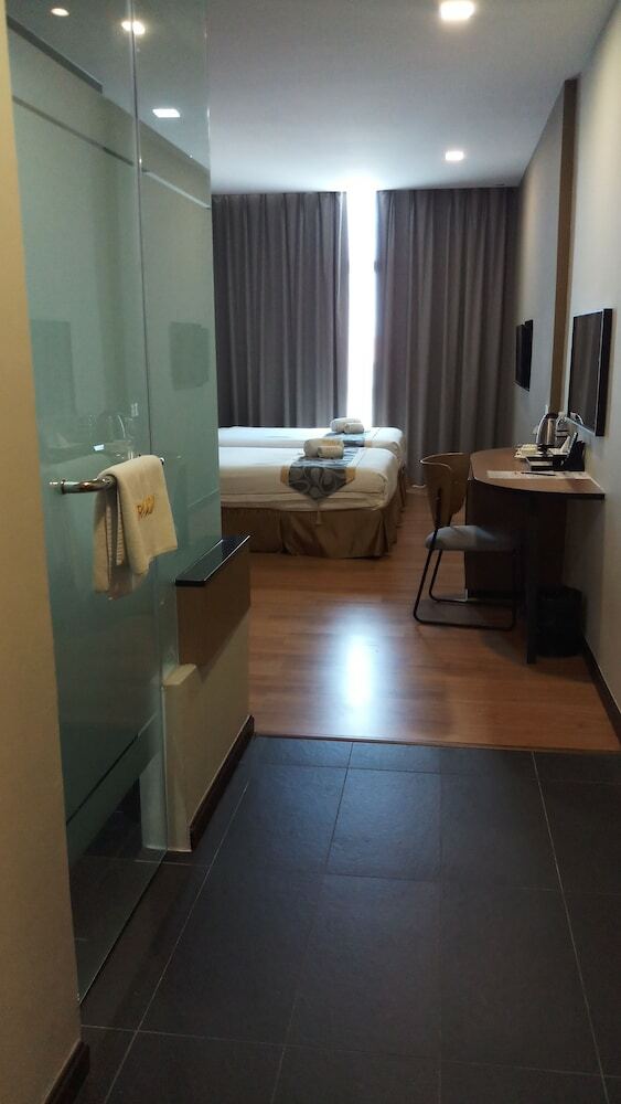 Roxy Hotel And Apartments