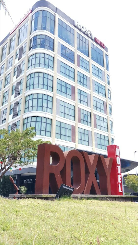 Roxy Hotel And Apartments