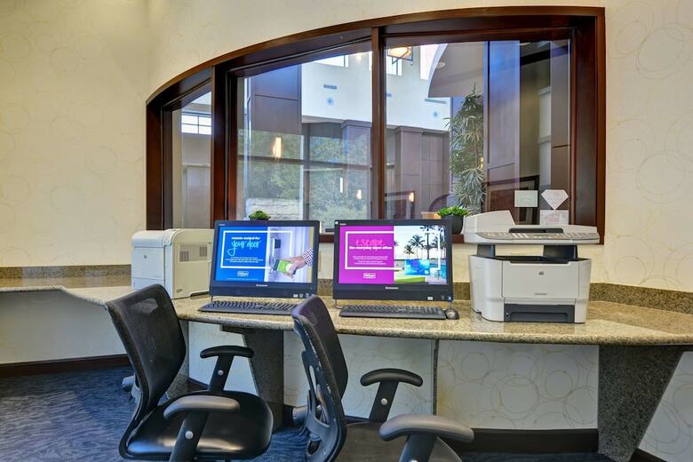 Hotel Embassy Suites By Hilton Savannah Airport