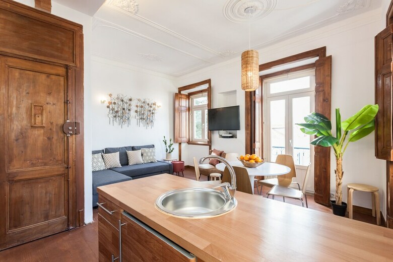 Rossio Vintage Two-bedroom Apartment - By Lu Holidays