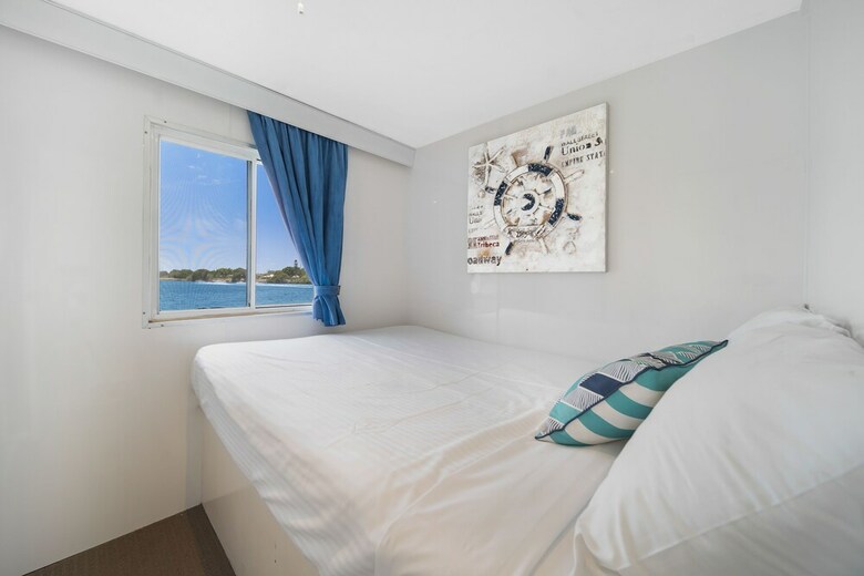 Coomera Houseboat Holidays