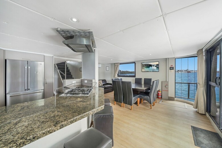 Coomera Houseboat Holidays
