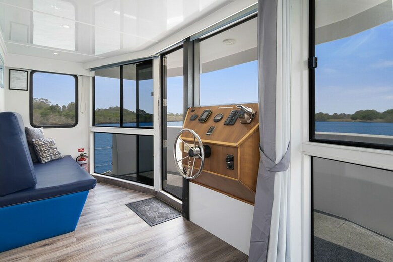 Coomera Houseboat Holidays