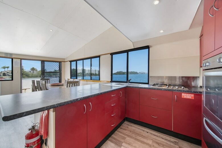 Coomera Houseboat Holidays
