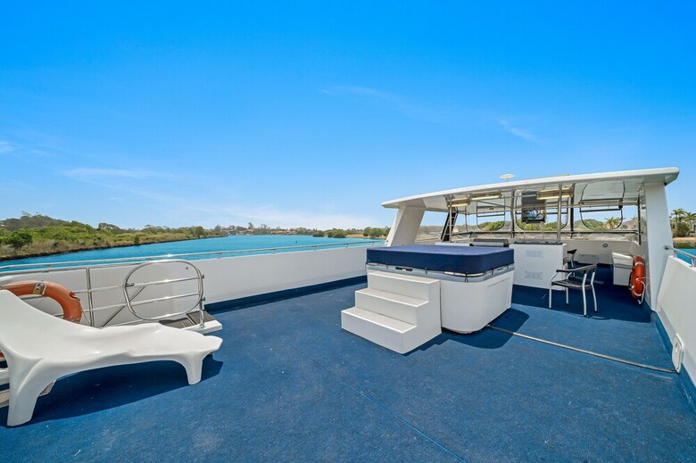 Coomera Houseboat Holidays