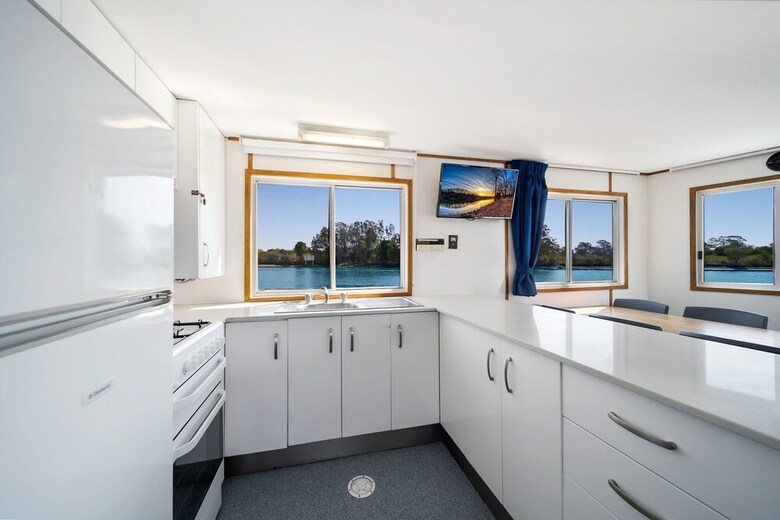 Coomera Houseboat Holidays