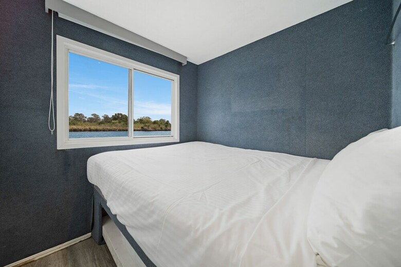 Coomera Houseboat Holidays
