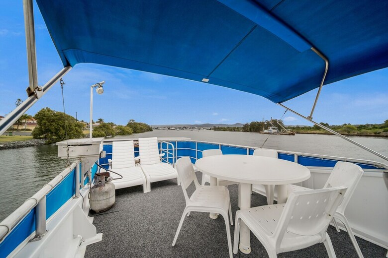 Coomera Houseboat Holidays