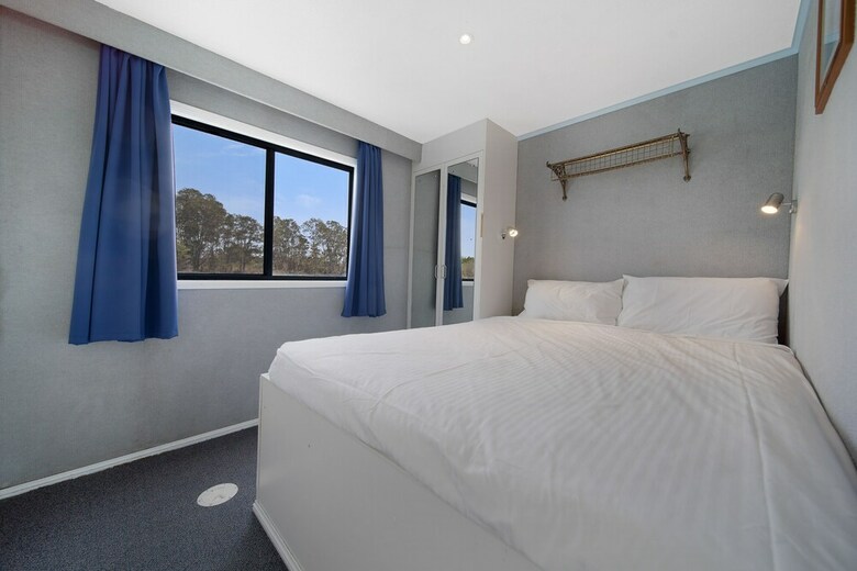 Coomera Houseboat Holidays