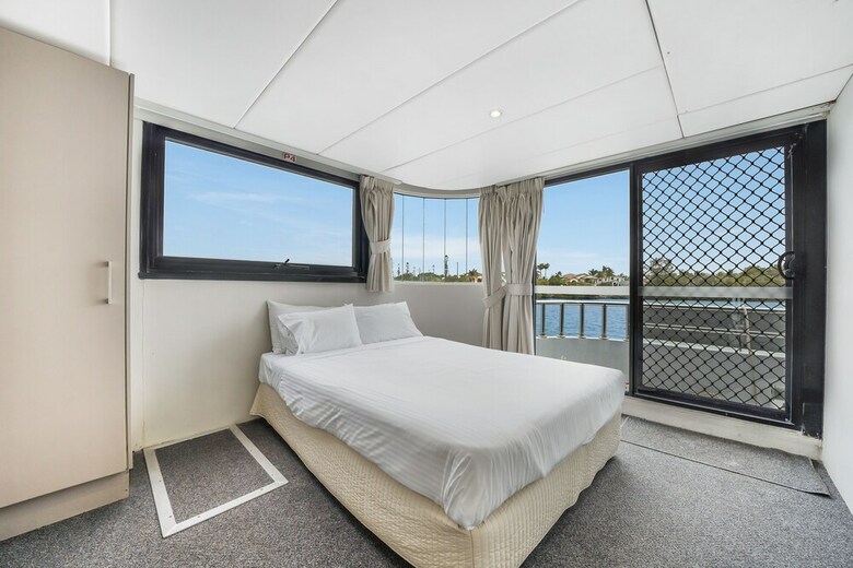 Coomera Houseboat Holidays