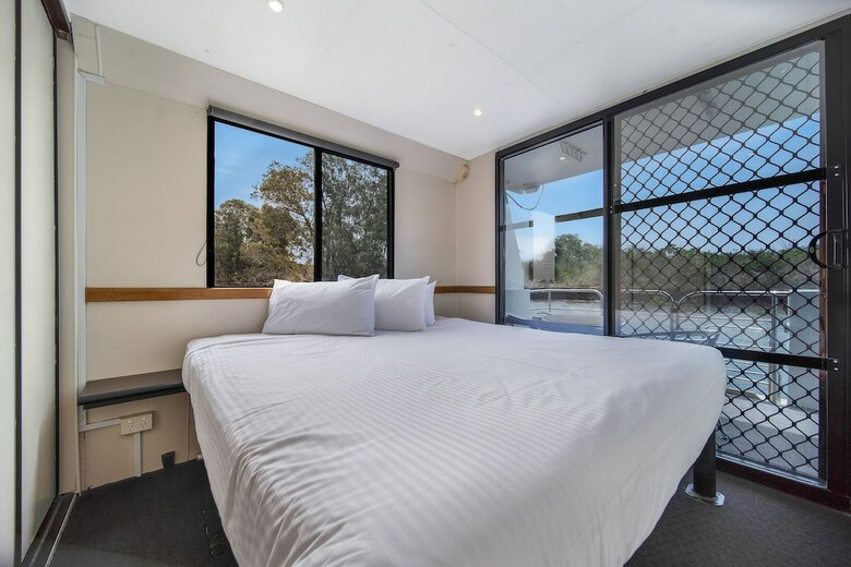 Coomera Houseboat Holidays