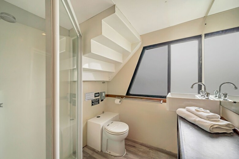 Coomera Houseboat Holidays