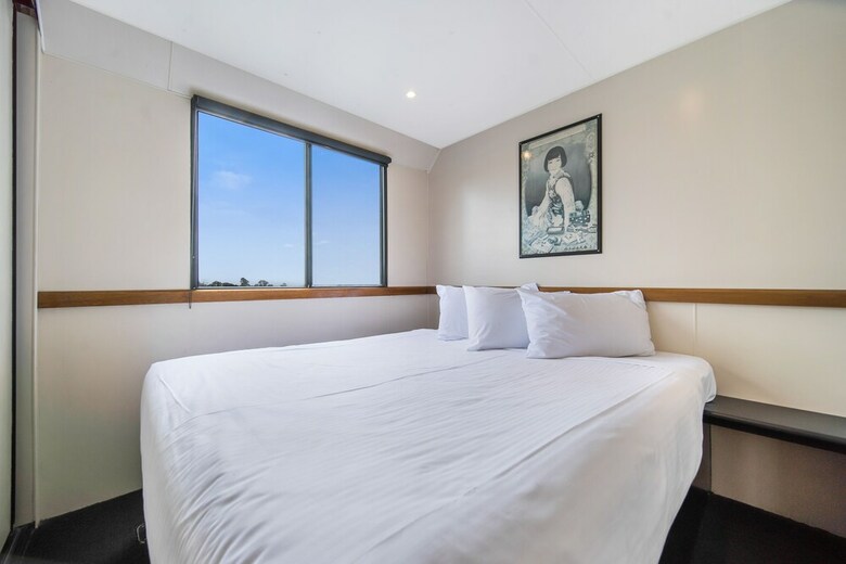 Coomera Houseboat Holidays