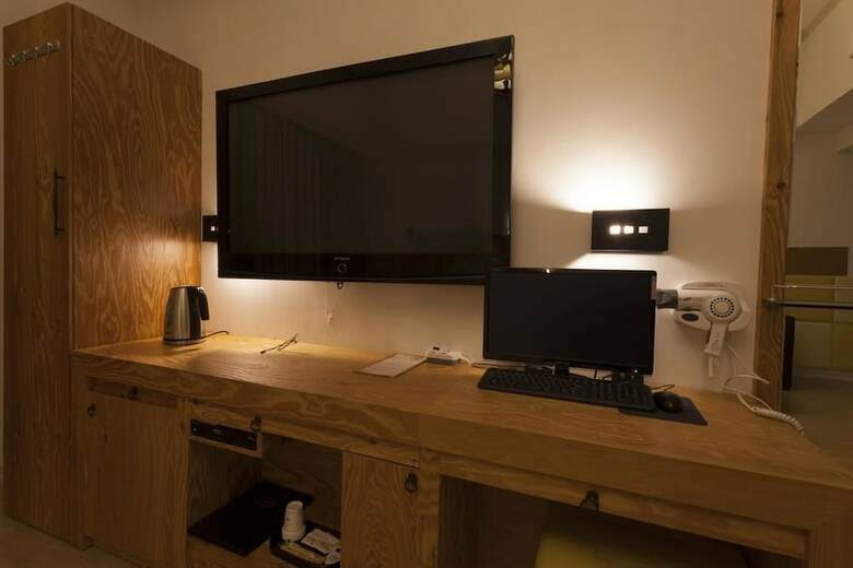 J-top Hotel