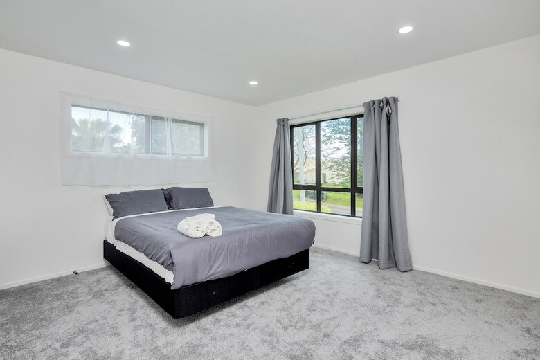 Superb Holiday Home Near To Airport