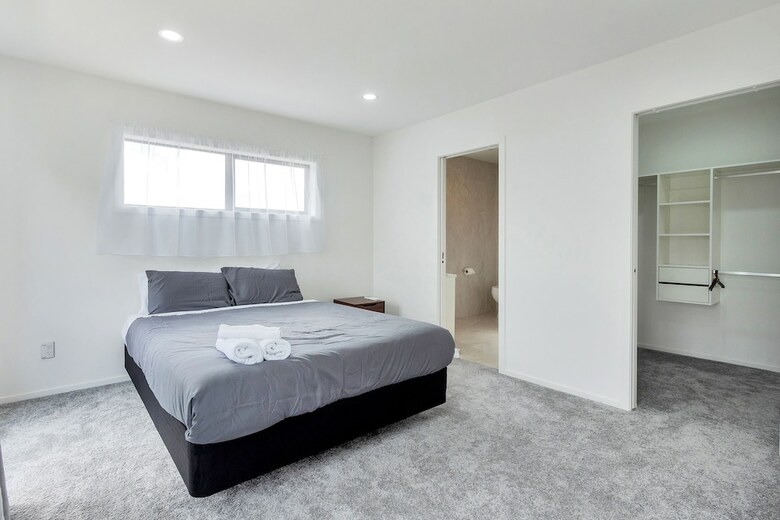 Superb Holiday Home Near To Airport