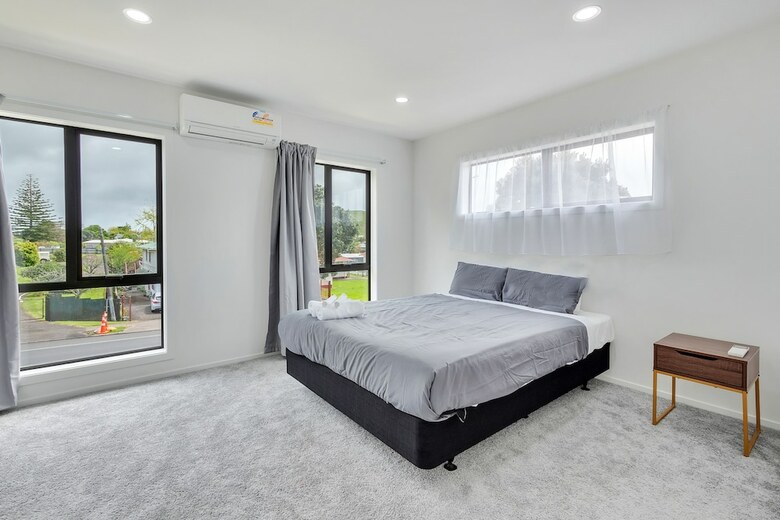 Superb Holiday Home Near To Airport