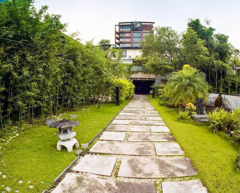 Faddism Hotel