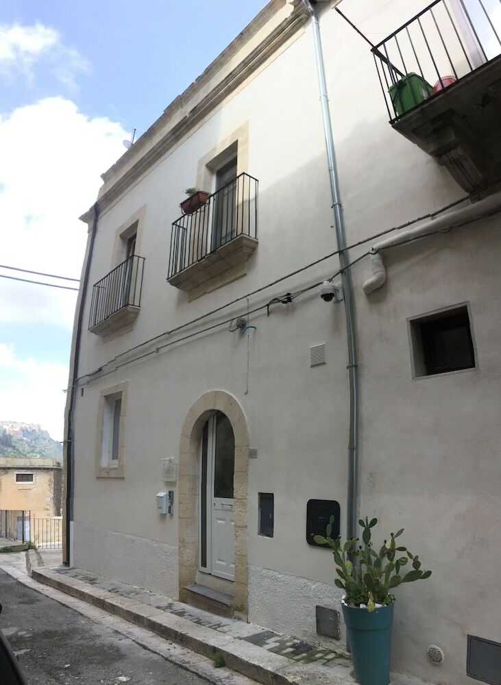 Reusuite Authentic Sicilian Hospitality