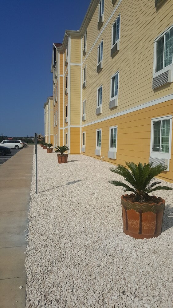 Amelia Extended Stay & Hotel