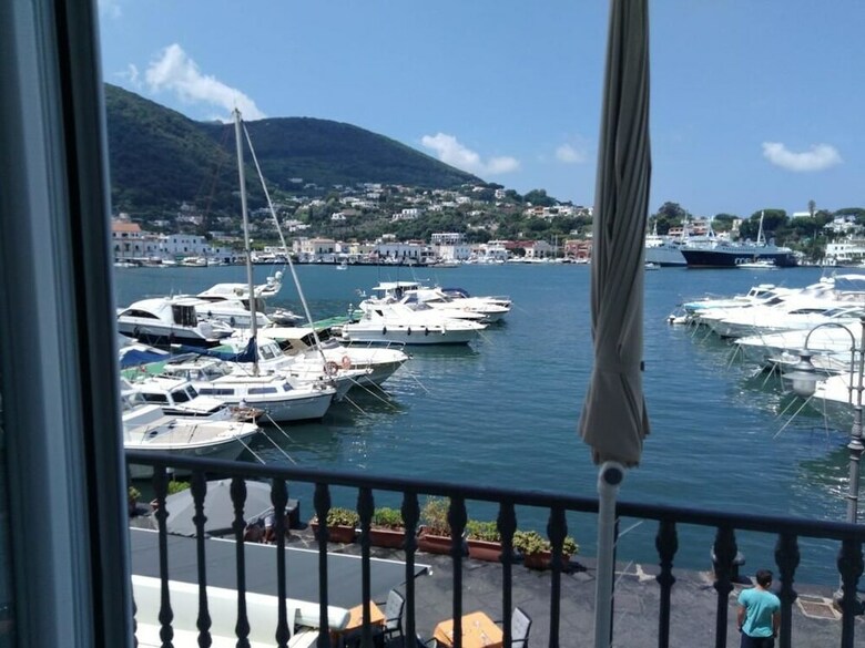 Riva Destra Holiday Home
