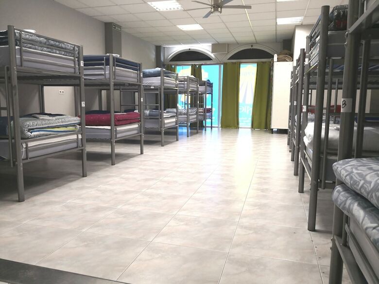 Hostal Albergue Arraigos